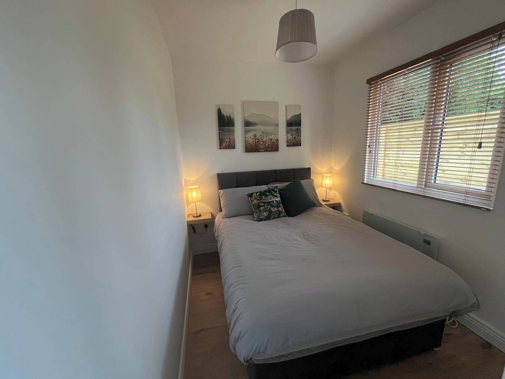 1-bed Cosy Cottage Near Emerald Park - Sleeps 5