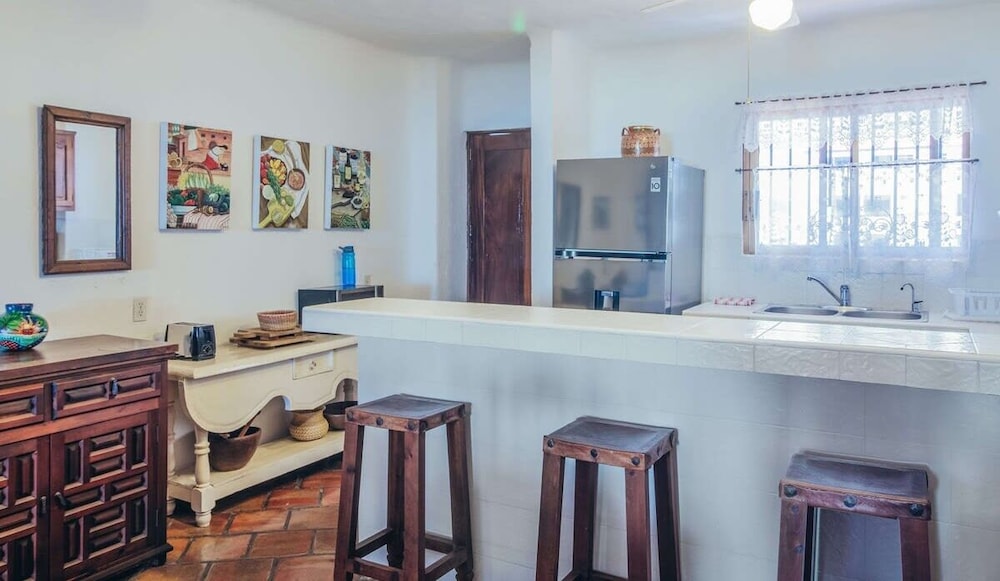 Ocean View 2Br Condo-balcony-beach-pool - 604