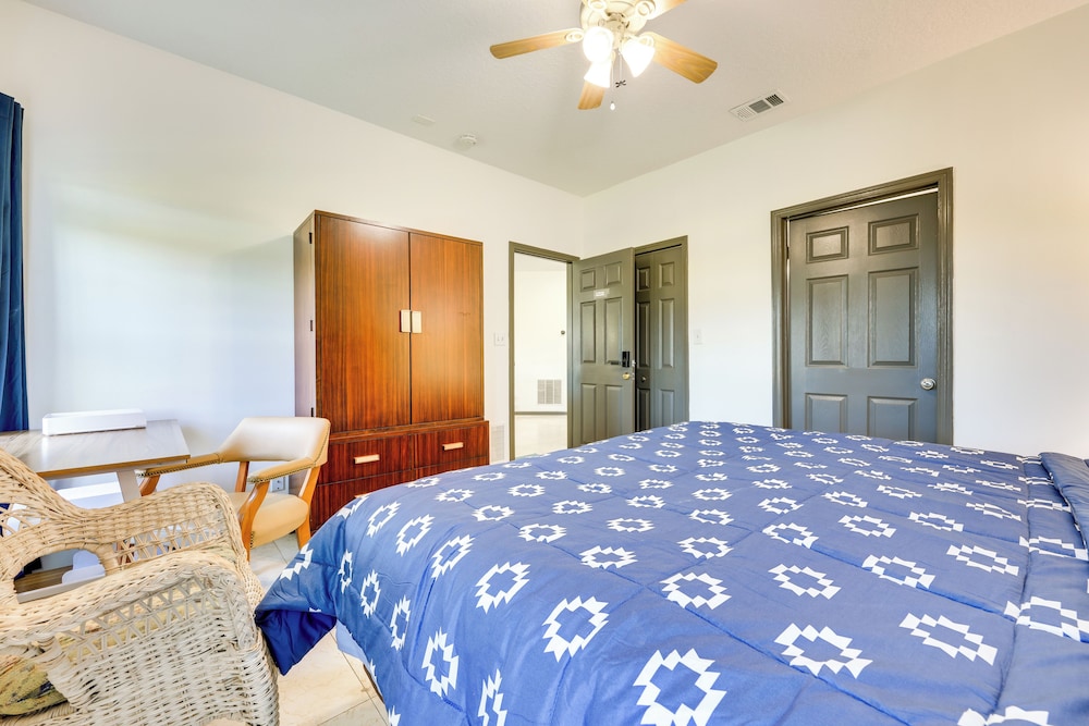 7 Mi to Dtwn Jacksonville: Riverfront Home w/ Deck