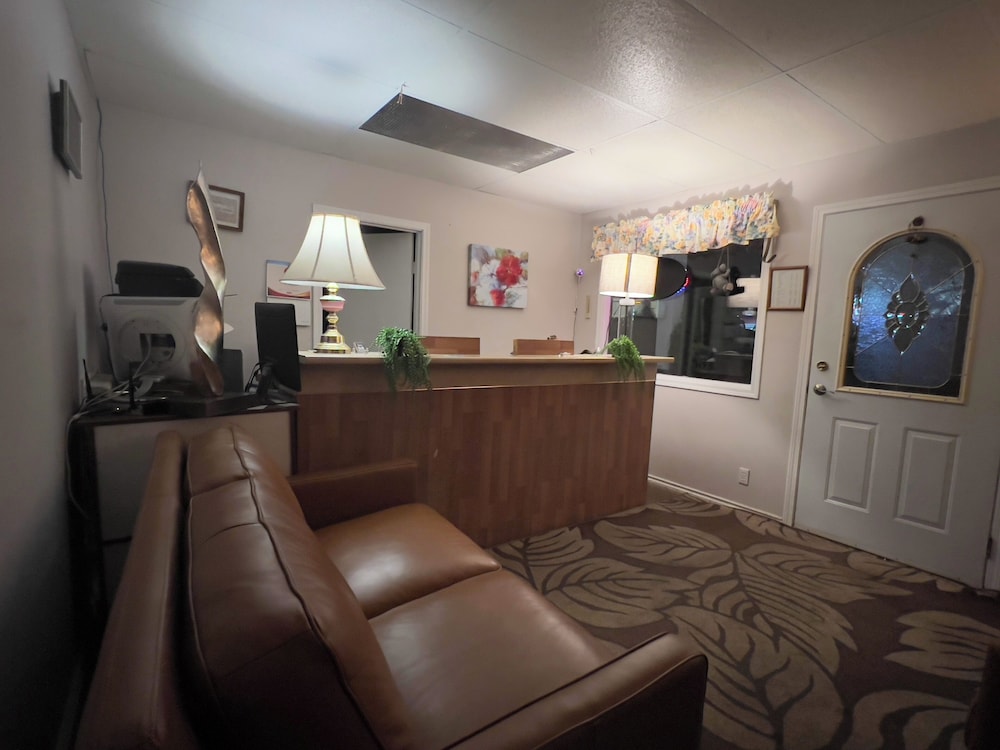 Monashee Motel