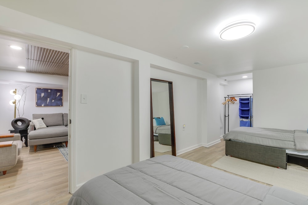 2 Mi to Logan Square: Pet-friendly Unit w/ Yard!