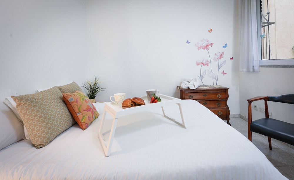 Tranquil Garden Retreat by Sea N Rent view 4