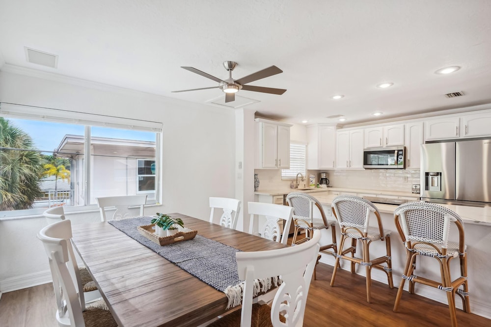 Beach Livin 3 - 3 Bedroom Upstairs