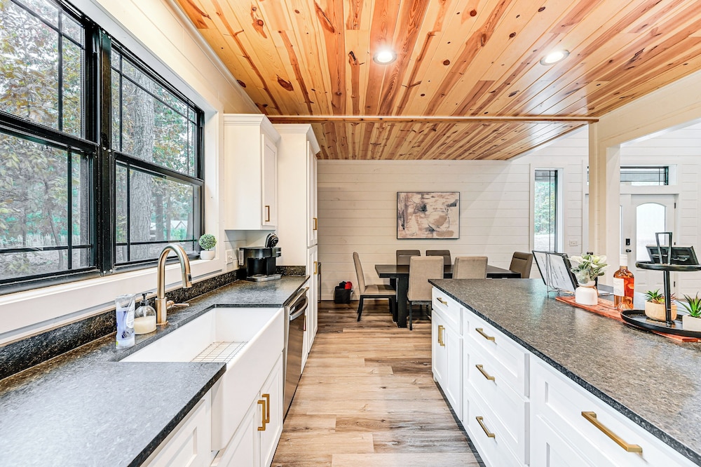 6 Mi to Broken Bow Lake: Home w/ Game Room!