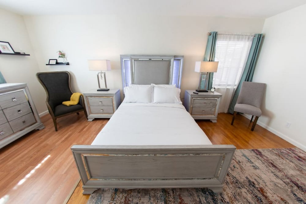 Disneyland Renovated 3BR Fullerton House w Garage Fenced Yard p56