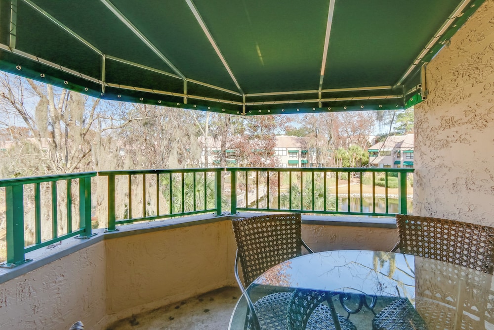 2 Mi to Beach: Condo w/ Pool Access in Hilton Head