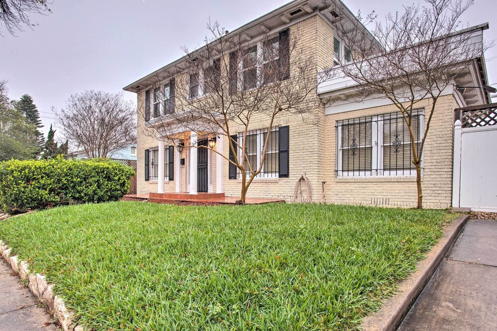 Corpus Christi Home w/ Pool & Hot Tub: Walk to Bay view 5