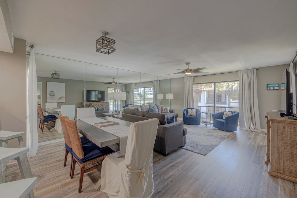 2BR Condo in Edgewater Resort With Golf, Tennis, Pools & Free Tram Service!