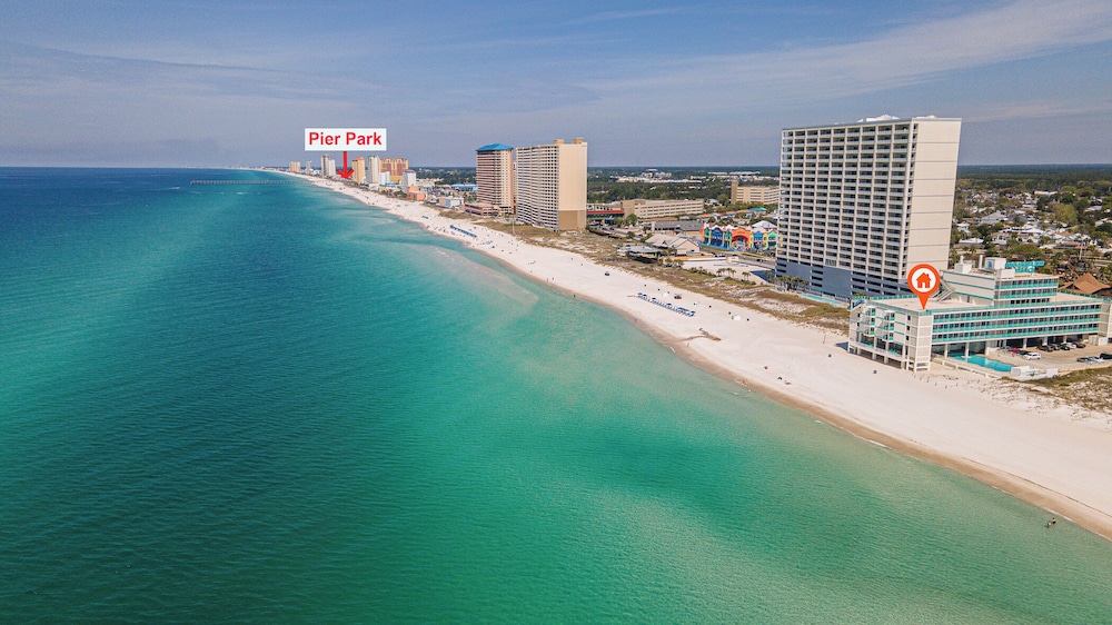 Coral Cove Beachfront Condo for 3 w/ Onsite Pool