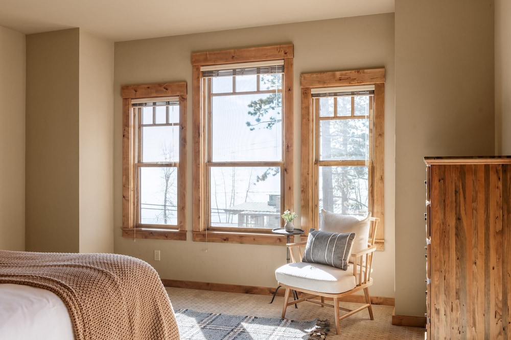 Atkinson by Avantstay Lake Front Home w/ Stunning Views in Tahoe Vista! view 3