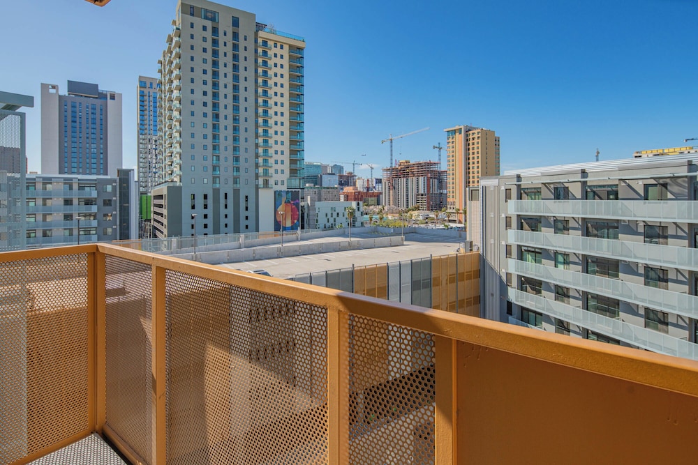 ROVE LIVING/KL - Roosevelt Point