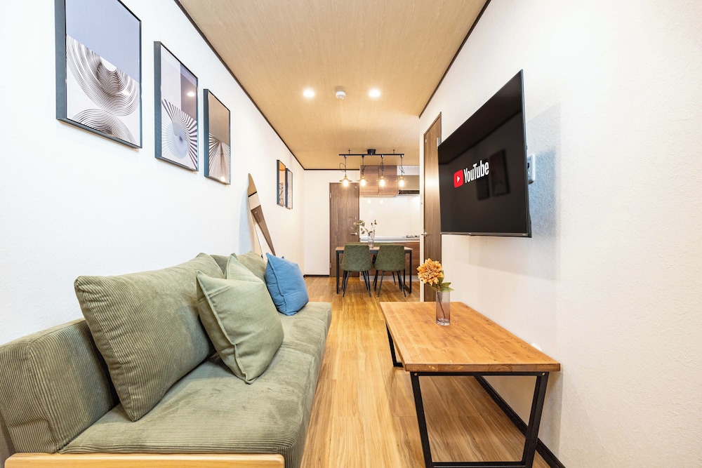HT HOUSE