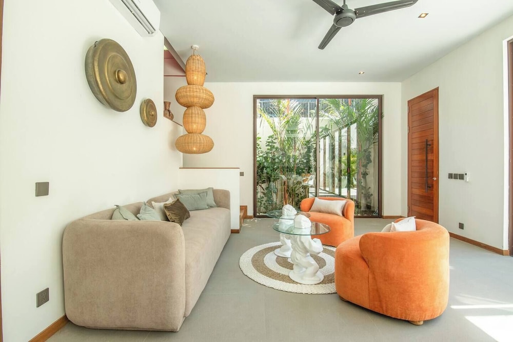 Modern 3BR Villa Enclosed Living