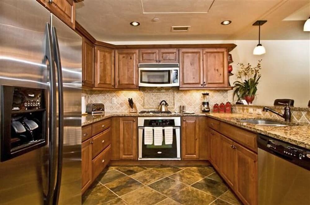 5305 Emerald Lodge, Trappeur's Crossing Apartment 4