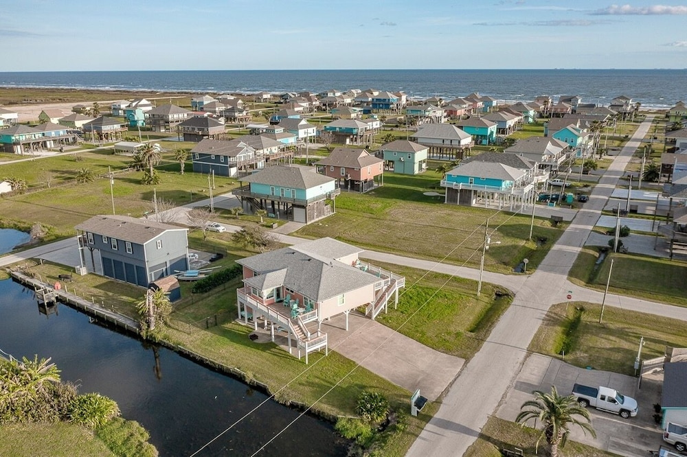 A Lil' Tipsea 4 Bedroom Home by RedAwning view 3