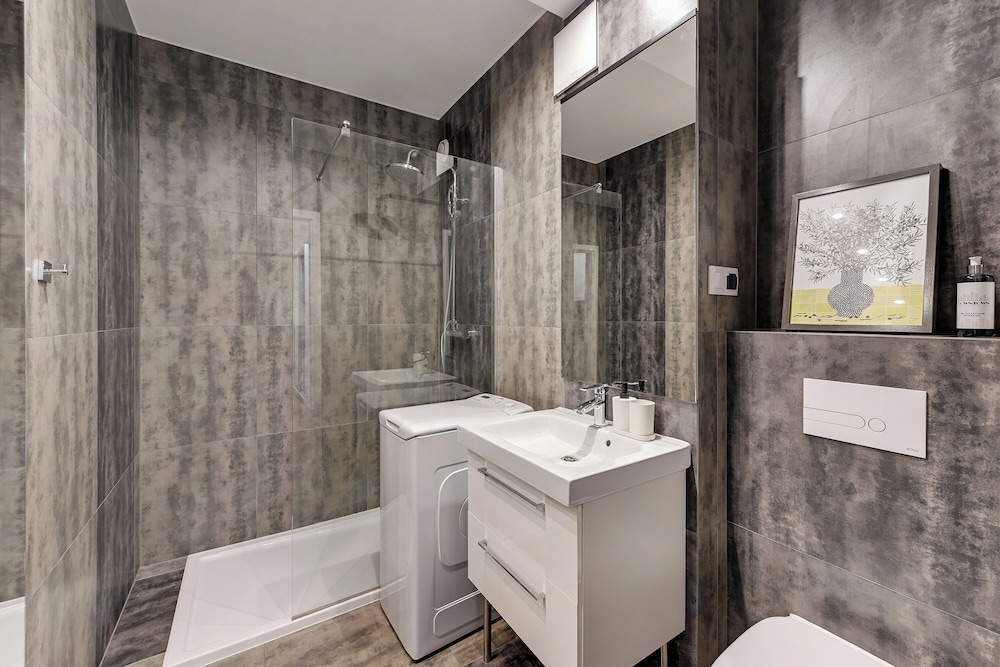 Aura - Riverside & Parking by Downtown Apartments