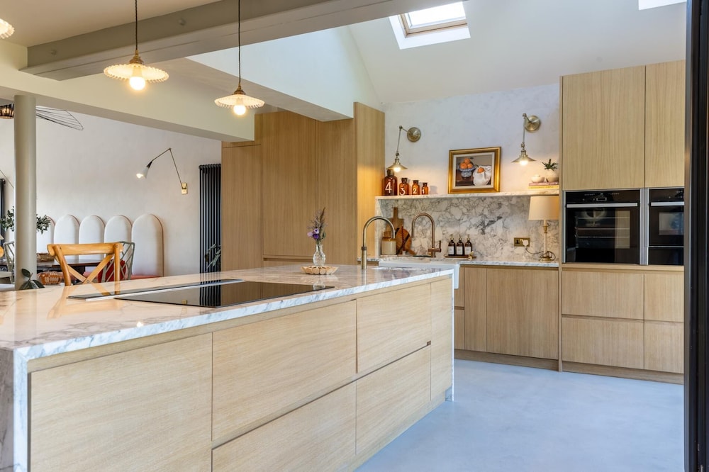 Seaview House - 5 Bedroom - Southgate