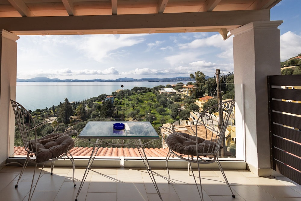 Vallia's Seaview & Stylish Apartments by Konnect, Nisaki view 4