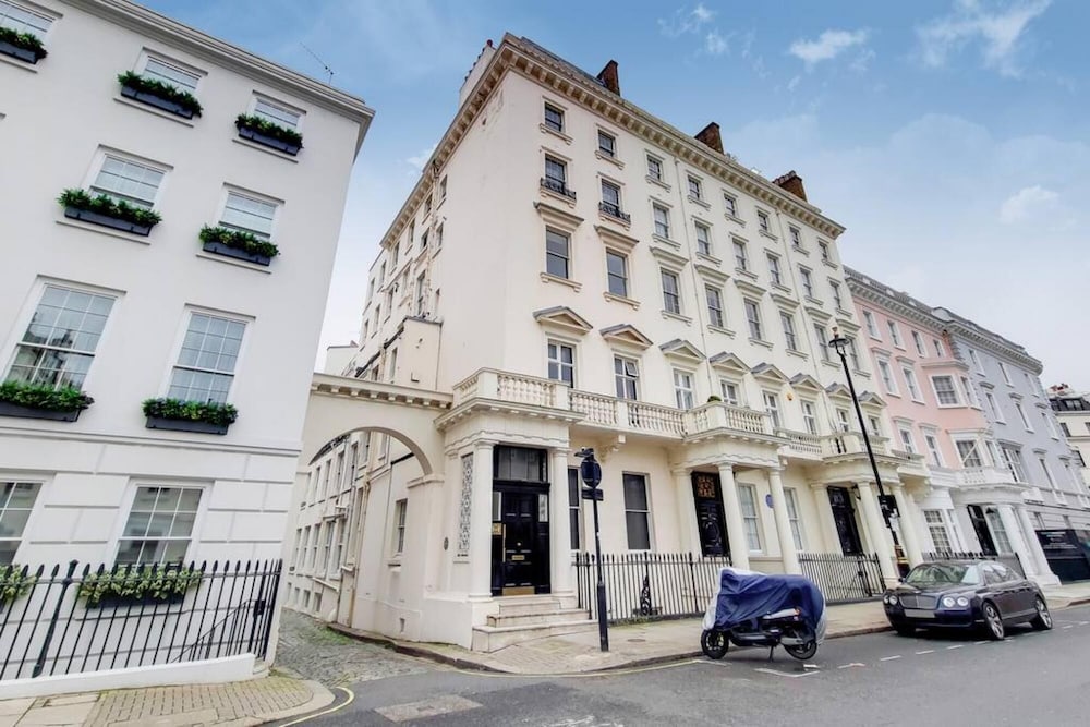 Amazing Highly Spacious Two Bedroom Apartment view 2