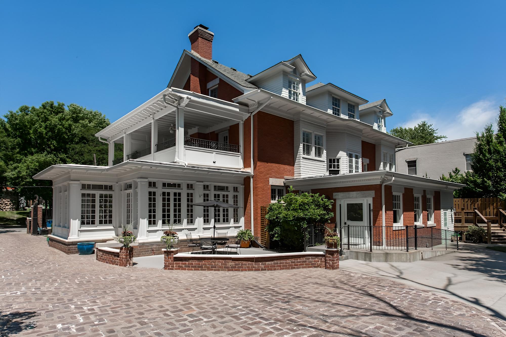 Kansas City Vacations - Oak Street Mansion - Property Image 28
