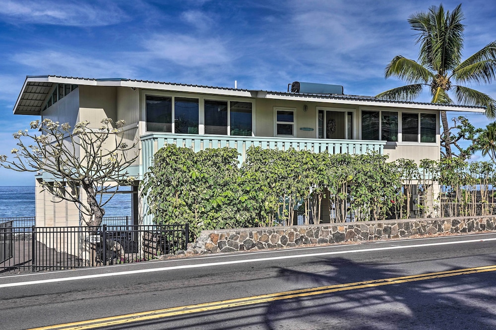 Oceanfront Kona Home w/ Beach Access & Views! view 5