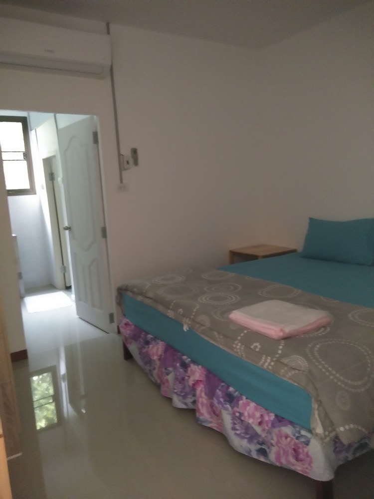 Chomlay Restaurant & Room for Rent