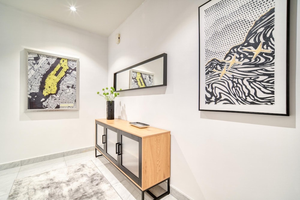 Modern Elegance w a New York Edge Difc Apt