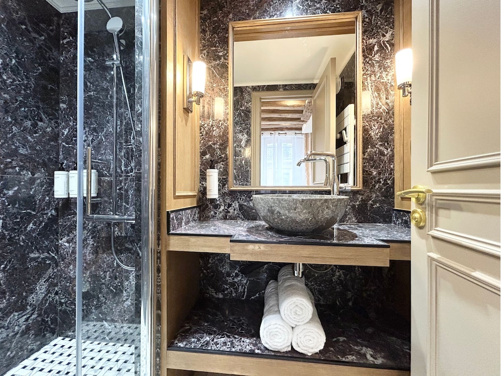 Merveil Luxury Suite - Eiffel Bourgogne