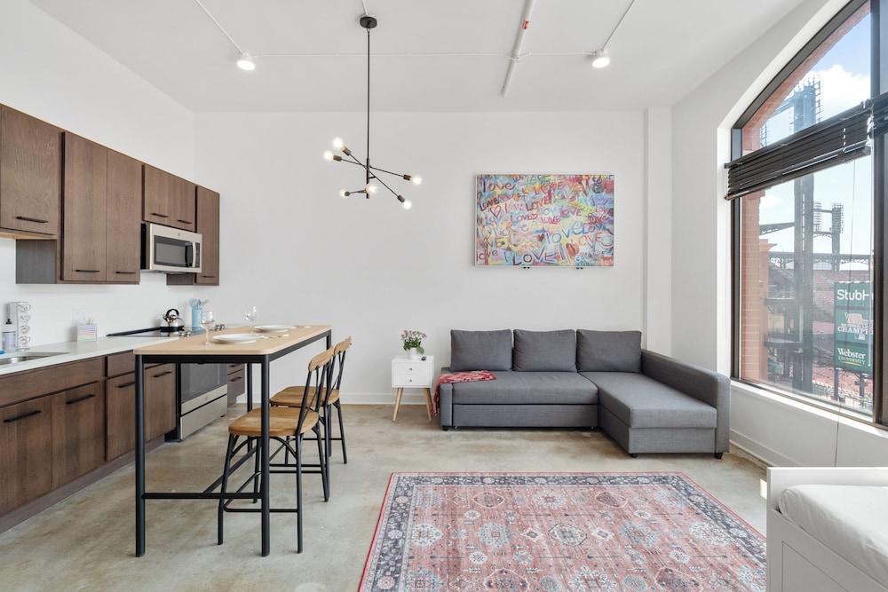 Ballpark Luxury Loft Steps from Arch