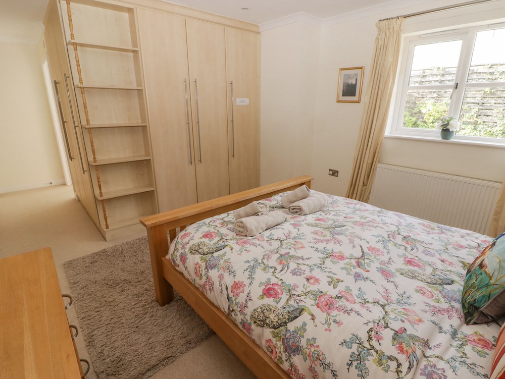 3 Strawberry Close