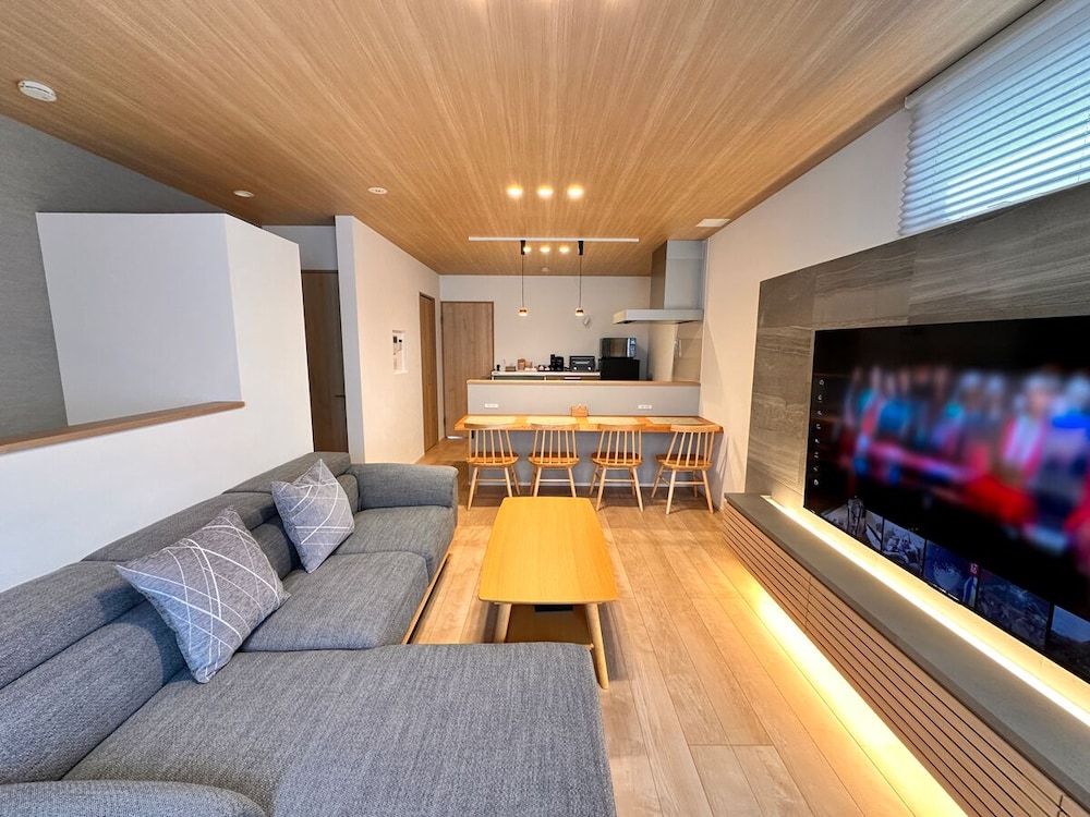 AOI SUITE TAKAYAMA