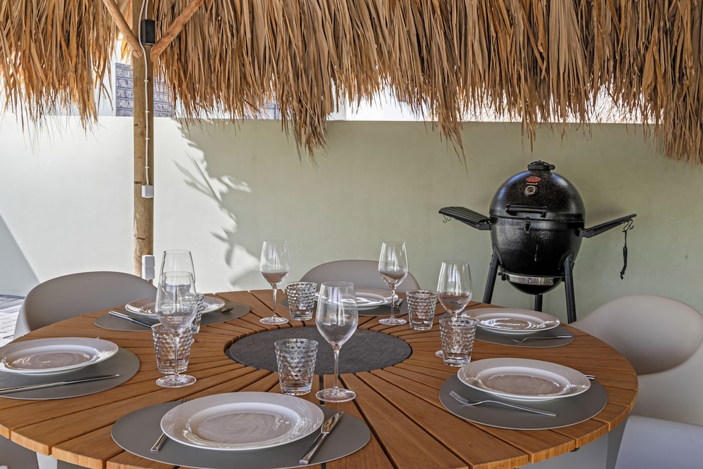 Infinity Blue villa with private pool at Mambo Beach