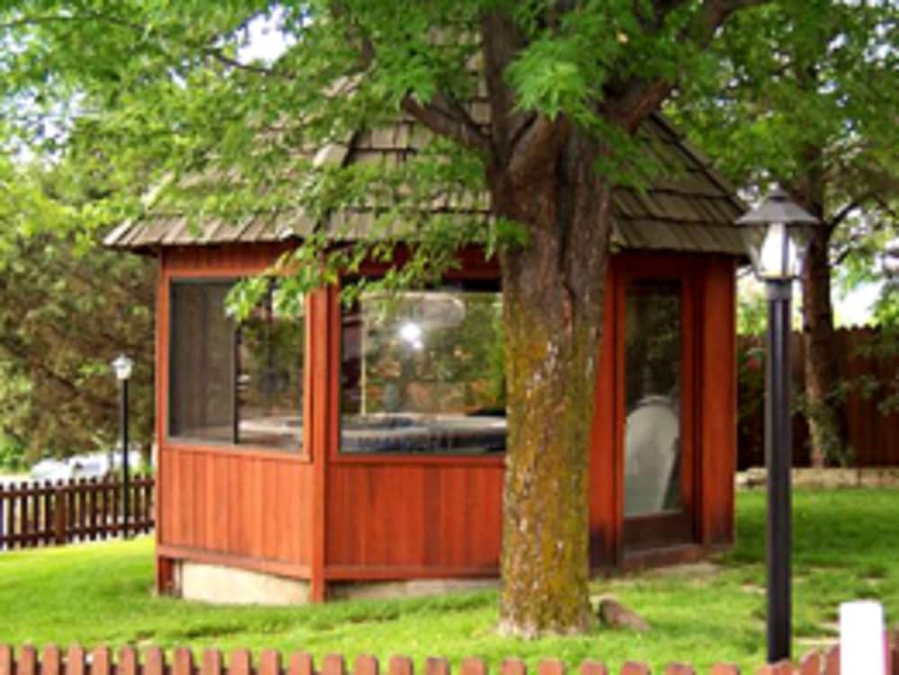 Caboose Motel