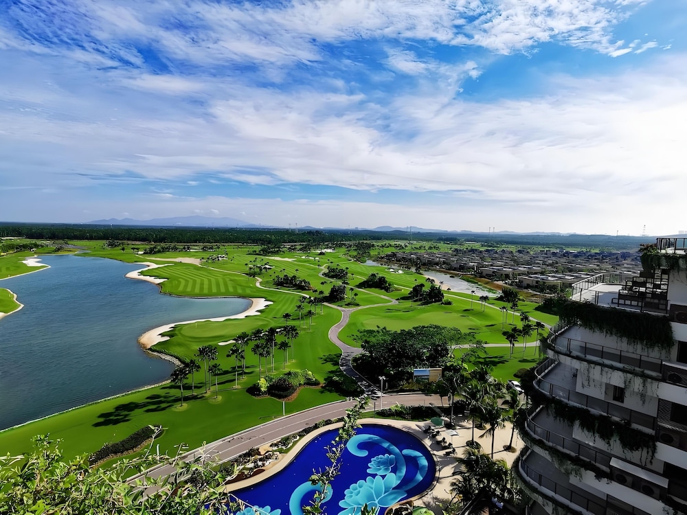 Forest City Golf Villa by A & Home Party