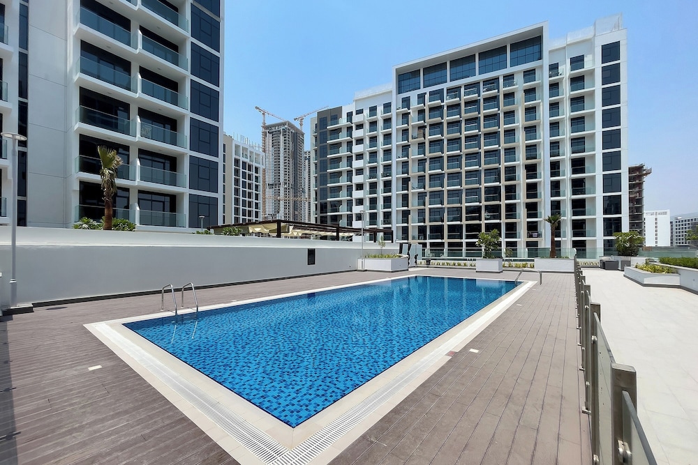Lovely Studios at Azizi Riviera