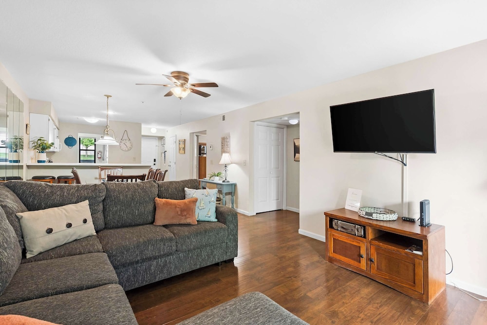 Ron's Retreat Stay for 6 With Resort Amenities