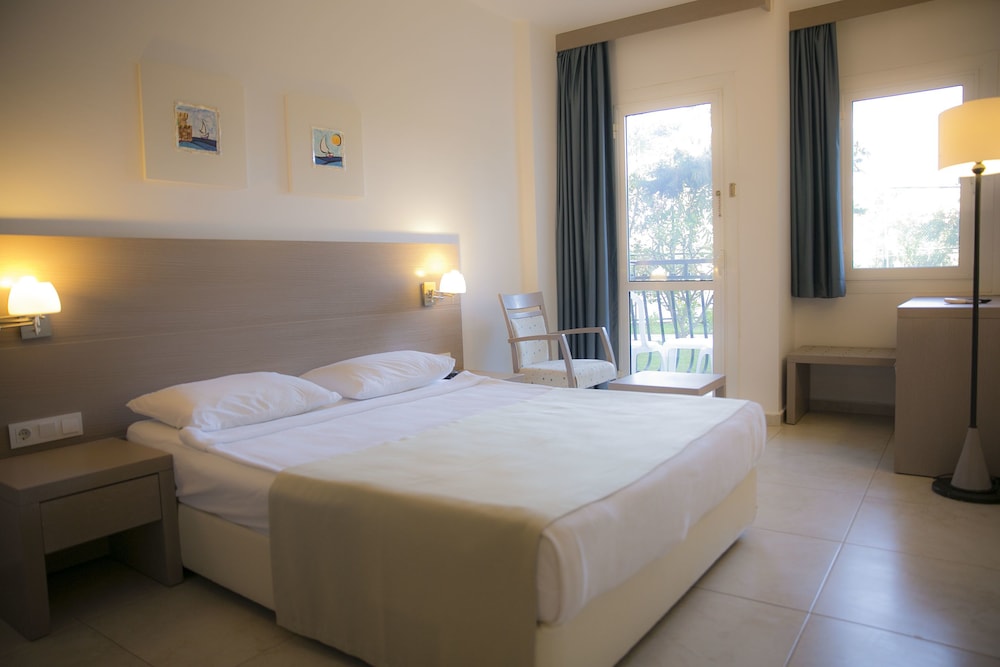 Bodrum Sea Side Beach Club Otel - Image 68