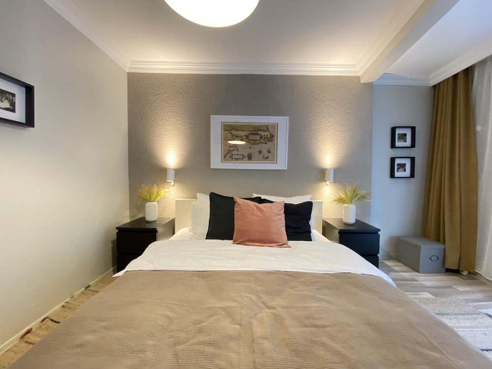 Central and Charming Flat With Balcony in Sisli