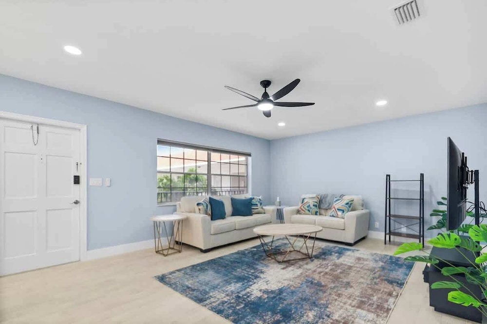 Colonial Manor Condos - Fort Lauderdale