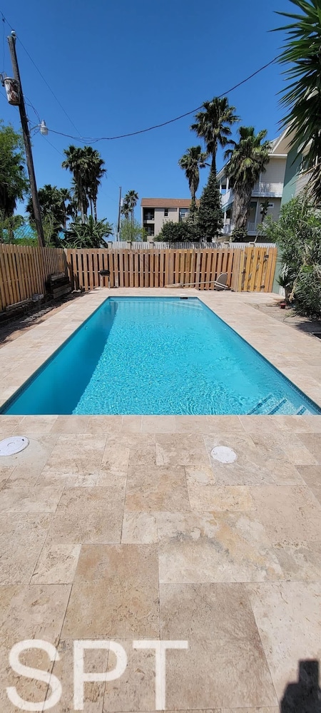 Large 3 Bedr Bay Views Pool Great Deck 3 Bedroom Condo