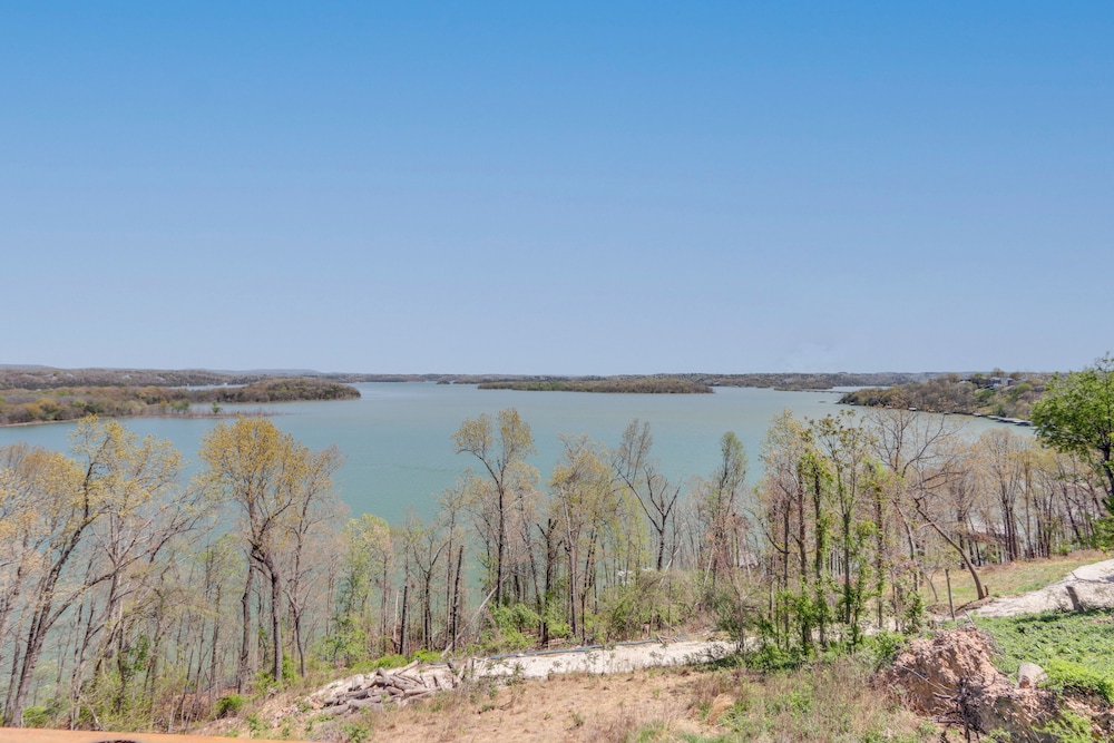 The Best Views on Beaver Lake! Home w/ Deck & BBQ