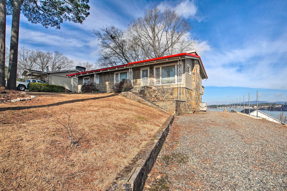 Lakefront Hot Springs Vacation Rental w/ Dock view 5