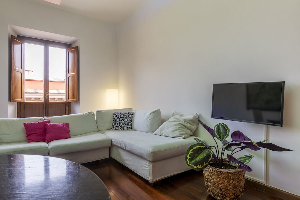 Porta Pia Apartment with Balcony