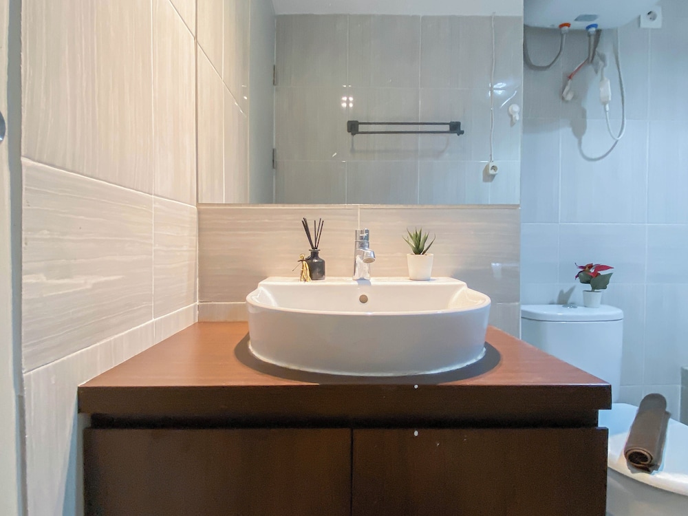 Modern 2Br At Vasanta Innopark Apartment