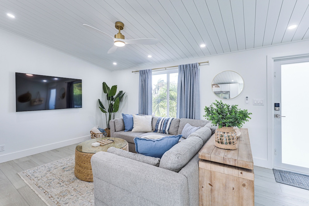 Close to Beach: Canal-front Home in Islamorada
