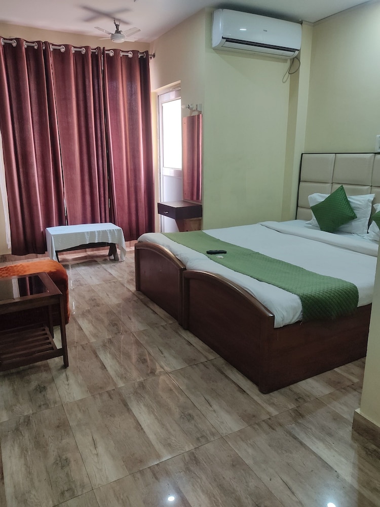 Holiday Inn Guest House