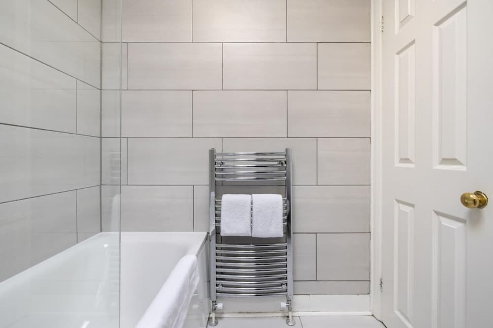 The London Crib - Relaxing 1bdr Flat With Terrace