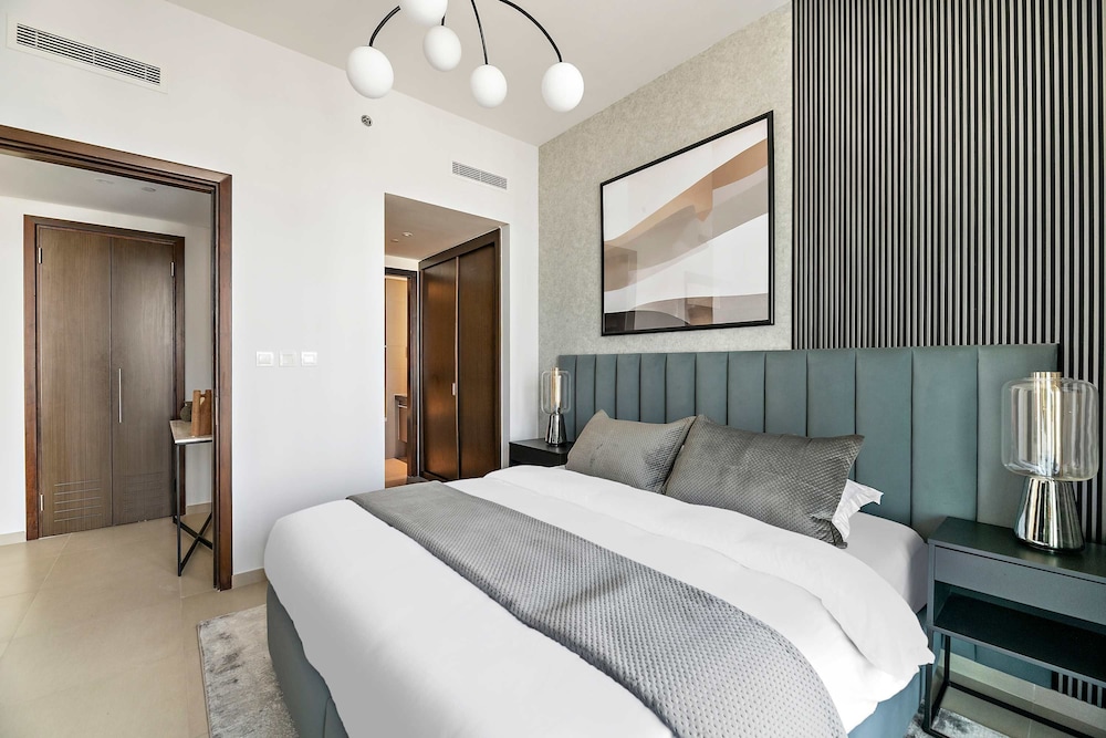 Silkhaus Premium Tower in Downtown Gym Pool