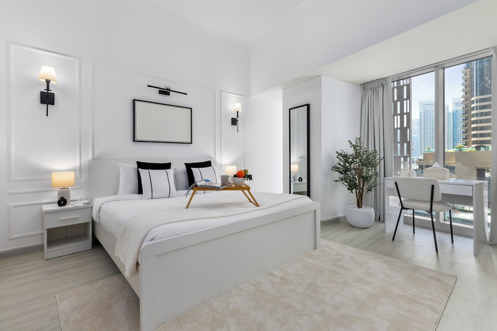 Maison Privee - Sleek Stay in Dubai Marina’s Famous Twisting Tower