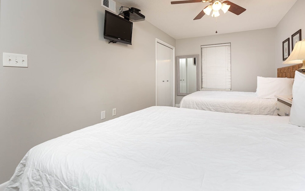 Phoenix Iv 4083 3 Bedroom Condo